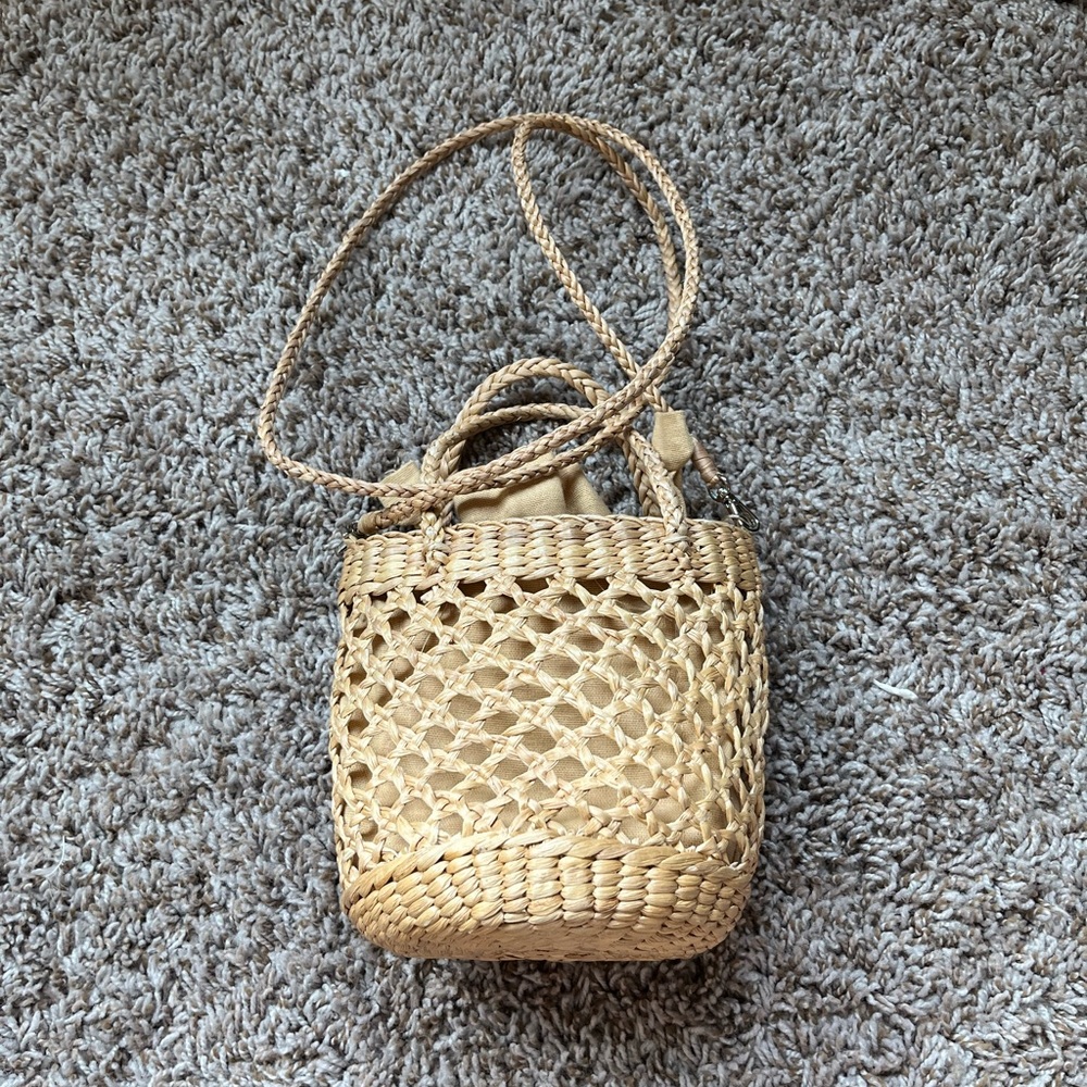 ❤️ Hat Attack straw crossbody bag ❤️